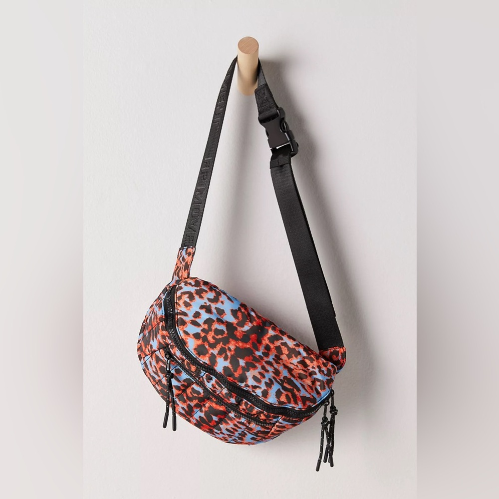 A4. NWT Free People Quilted Print Sling Bag - Picture 5 of 5